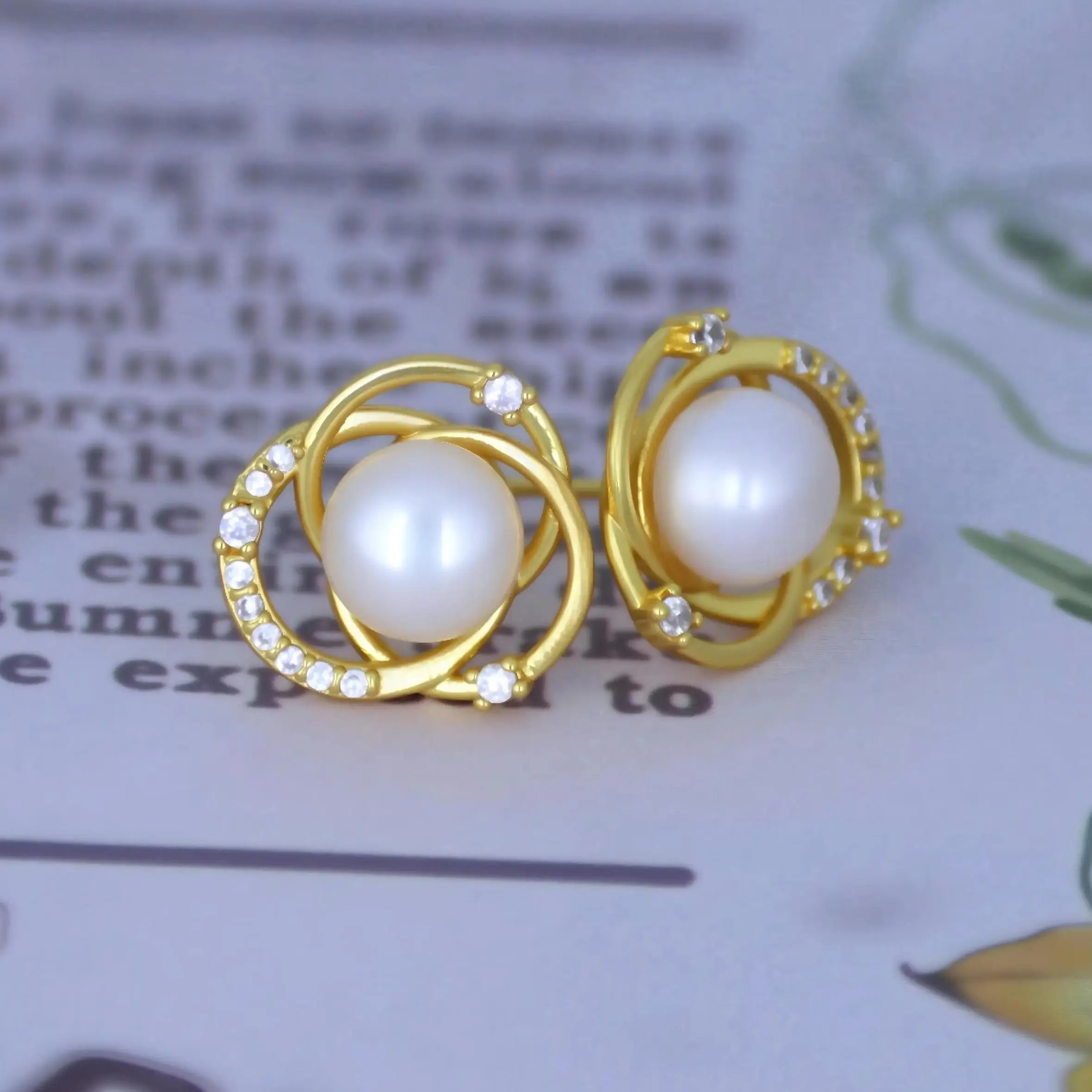 

Golden peony flower white pearl fashionable lady's earrings suitable for office, banquets, birthday, and engagement gifts.