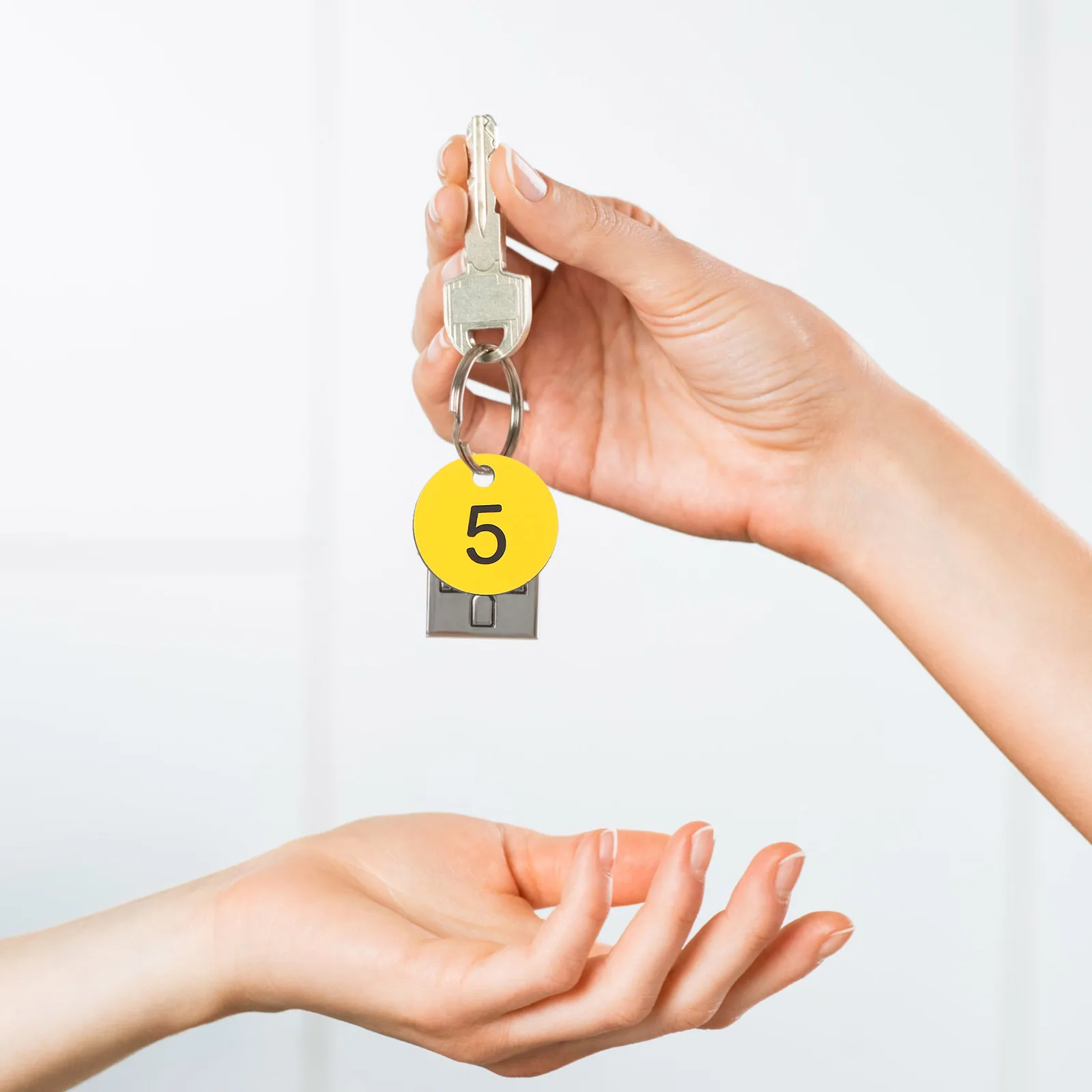 

100pcs Plastic Numbered Key Tags Numbered Plastic Circles Round Number Labels Key Tag Identifiers Number Charms For Keys Cards