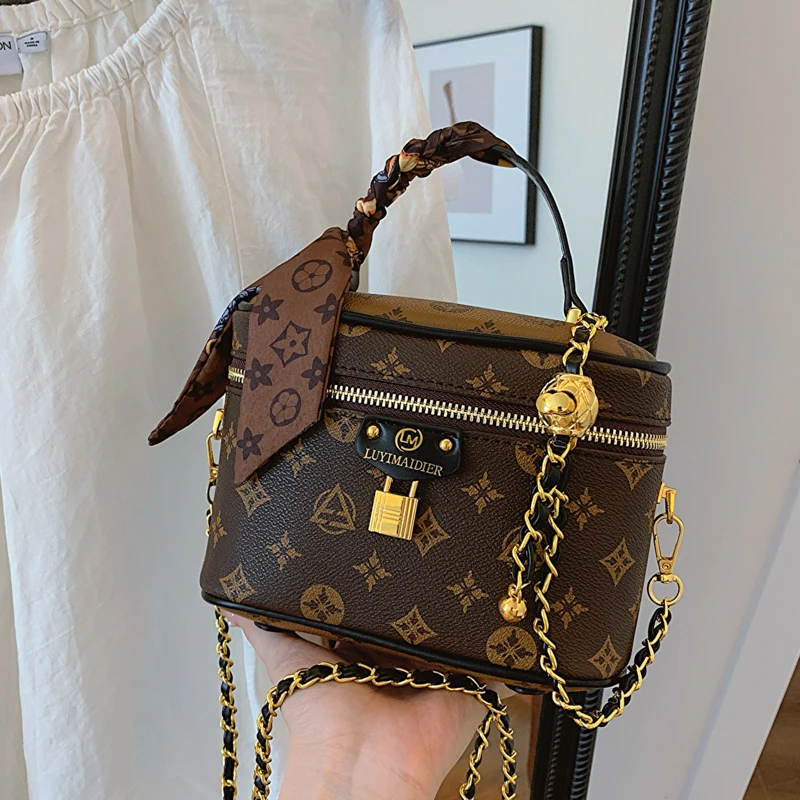

Influencer bag for women2026New trendy retro printed small square shoulder bag, large-capacity commuter crossbody bag for women