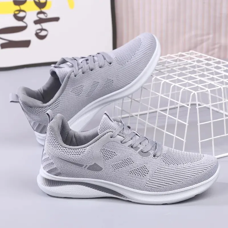 Spring and Summer Men\'s Breathable, Comfortable, Non Slip, Soft Sole, Lightweight, Casual Sports Mesh Shoes