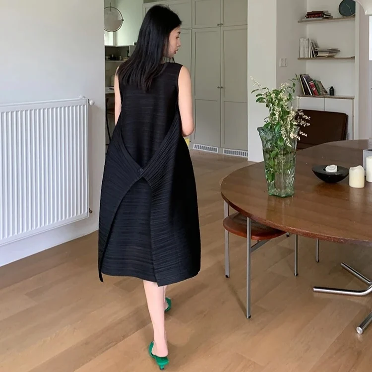 Miyake Pleated Square Neck Black Dress for Women with A Smooth  Loose Fit Luxury Customized Elegant Sleeveless Mid Length Dress