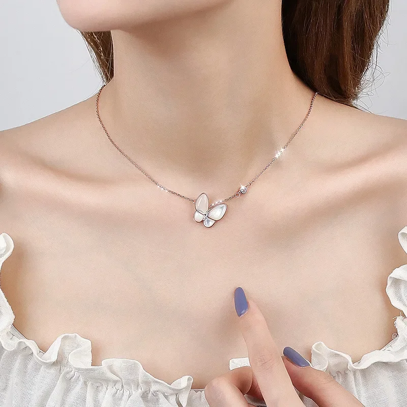 Leichter Luxus-Schmetterlingsanhänger, verstellbare Kette mit hochglänzender Galvanisierung, feminine und anmutige Aura, trendiger süßer Stil
