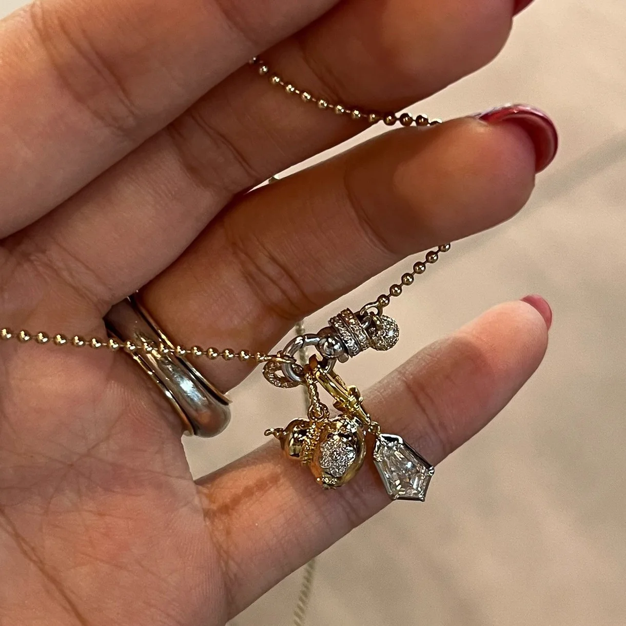 Fashion Glossy Multi Pendant Gourd inlay Diamonds Universal Buckle Necklace Women's Exquisite Sweater Chain Banquet Jewelry Gift