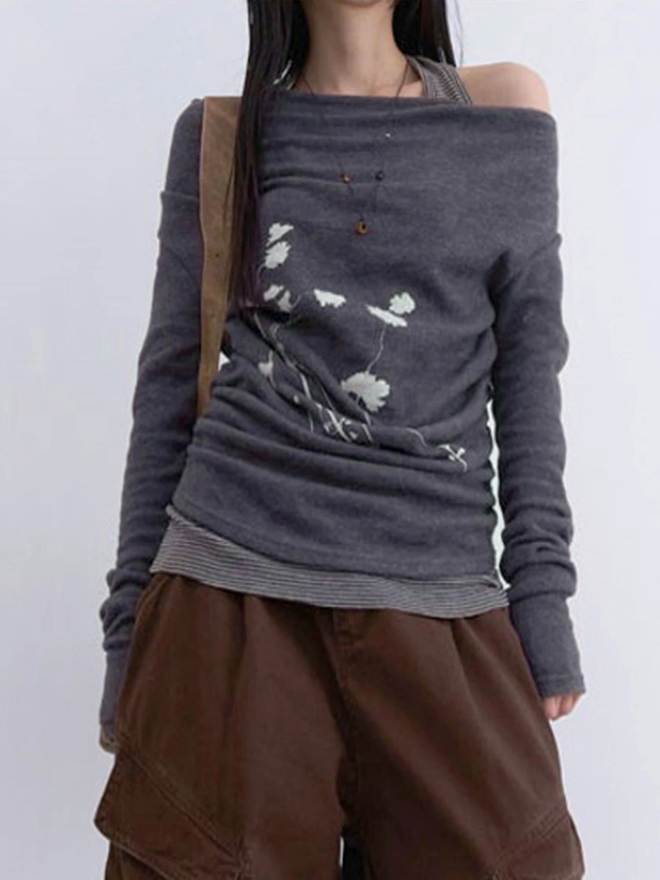 レトロなウエストシェイプワンショルダーTシャツ、女性用ストリートスタイル、花柄プリント、ロングスリーブ、ストレートカットアウタートップ