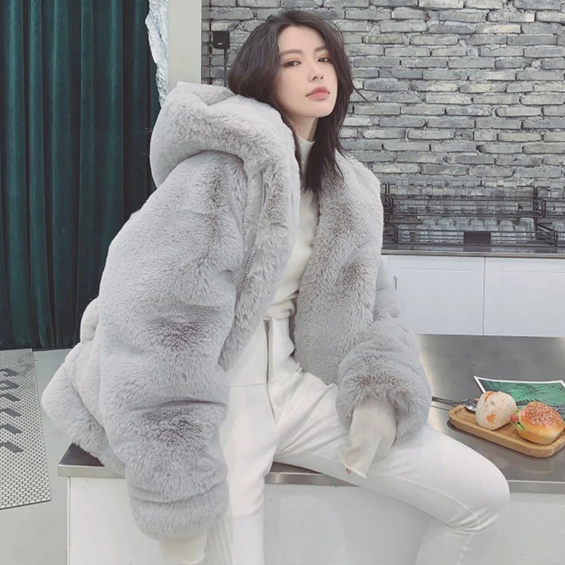 Chaqueta de invierno de estilo coreano, abrigos holgados de piel de visón de imitación para mujer, prendas de vestir exteriores universitarios Y2K, abrigos de lana de cordero con capucha Vintage informales 2025