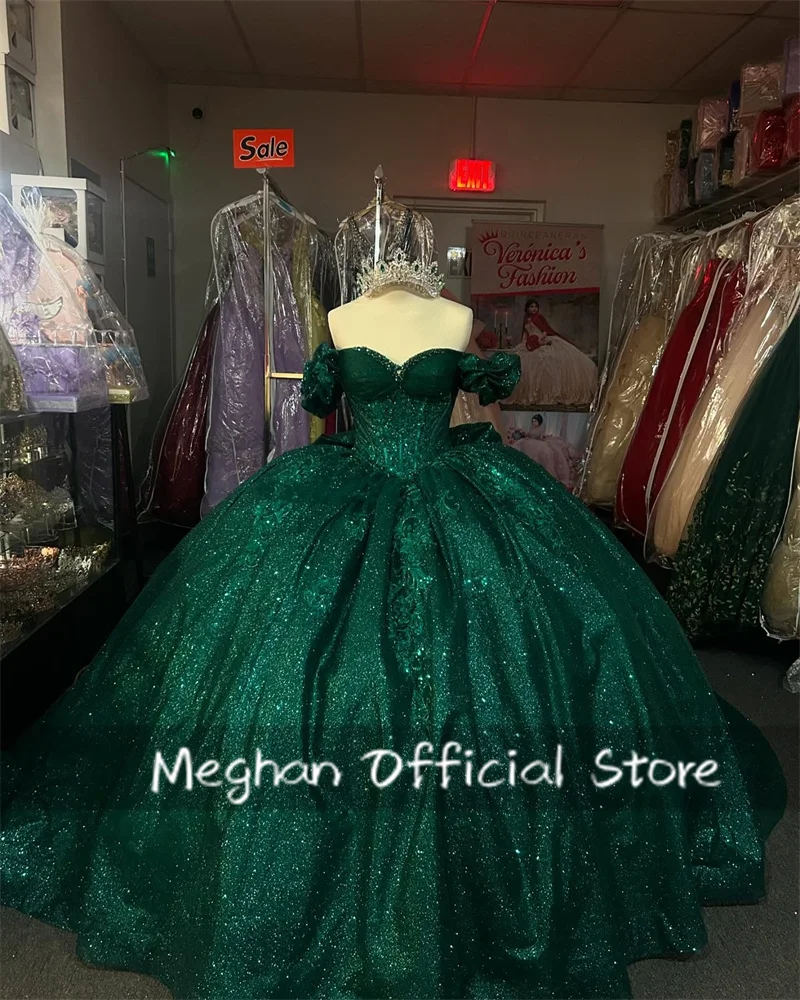 

Зеленое платье Quinceanera с открытыми плечами, 2025 г., бальное платье на шнуровке с кружевной аппликацией, 15-летнее платье, выпускное платье по индивидуальному заказу