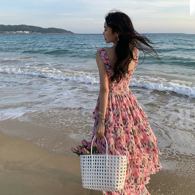 Vestido de vacaciones ahumado elástico con estampado floral de primavera y verano Falda rosa Vestido largo de playa con tirantes
