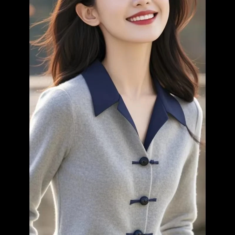 เสื้อผ้าผู้หญิงสำหรับฤดูใบไม้ร่วงและฤดูหนาว เสื้อสเวตเตอร์แขนยาวคอปกพับ สีตัดกัน ถักแบบมีลายเกลียว ทันสมัย