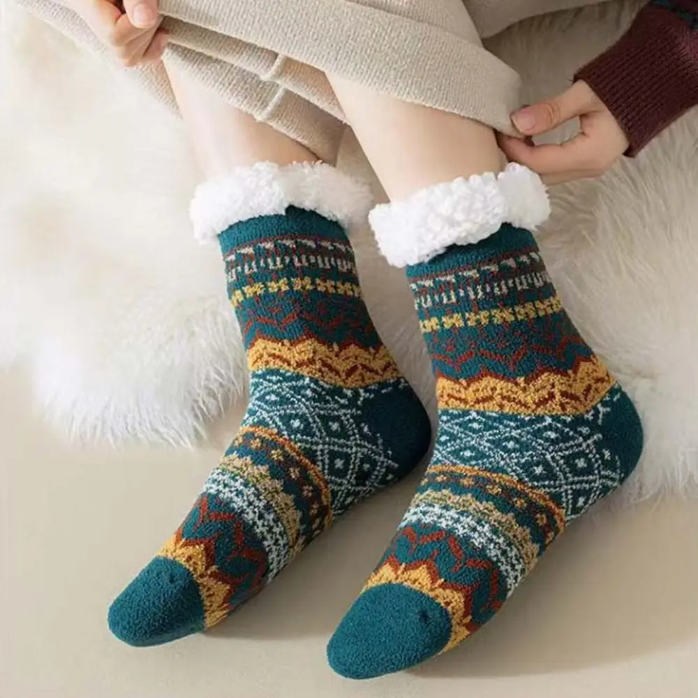 Chaussettes de sol Patchwork polaire chaussettes femmes mi Tube anti-dérapant épaissir velours chaussettes bonneterie Style ethnique hiver chaussettes de sol hiver