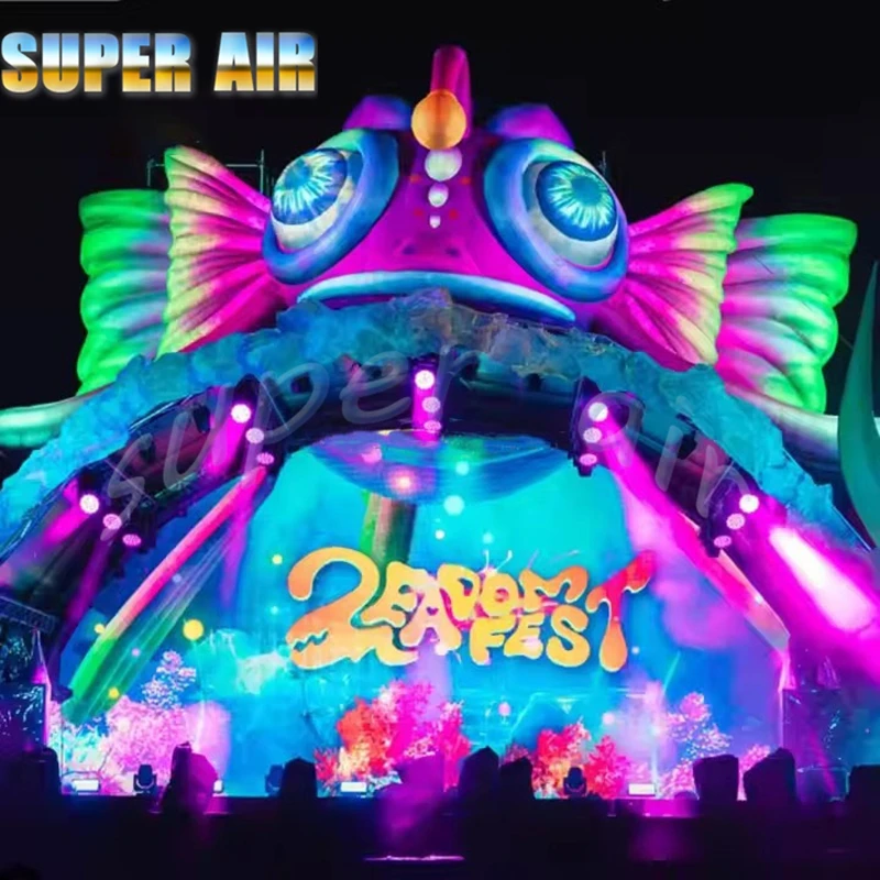 Beliebte riesige Bühnendekoration im Freien, aufblasbarer bunter Fisch für Musikfestival-Konntivität