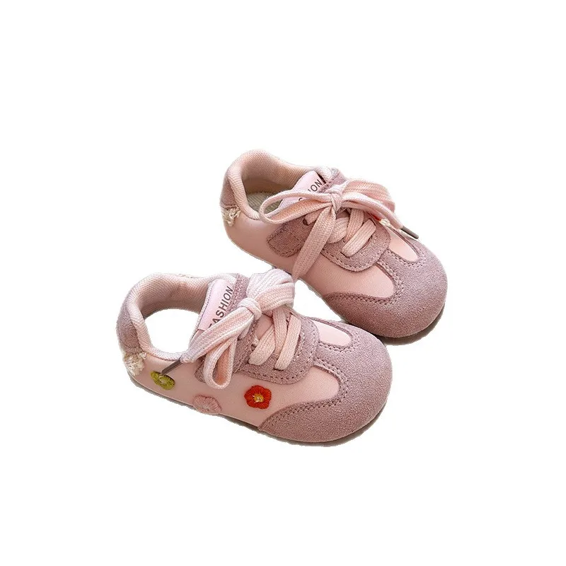 

Брендовые женские кроссовки 2025Осенняя новая милая детская обувь в стиле ретро, повседневная детская обувь, модная обувь для досок, спортивная обувь для девочек на мягкой подошве, Tenis