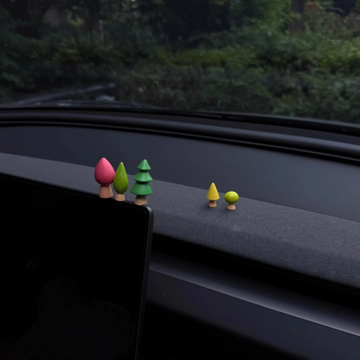 

Mini Tree Car & Motorcycle Decor Set，Adorable Dashboard Ornament，Hand-finished Screen Top Accent，Fun Fall-Themed Travel Gift