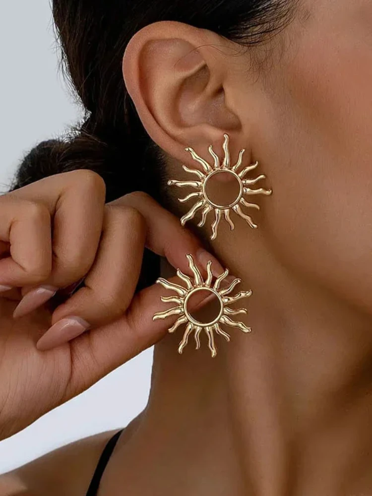 Retro Exaggerated Sunflower Gold Color Metal Earrings For Women Holiday Party Gift OL Fashion Jewelry Ear Accessories