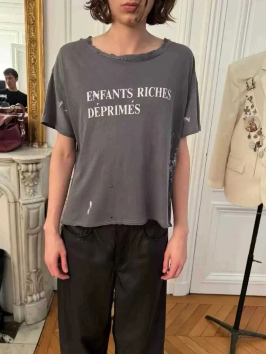 

Loose Fit Casual ort Sve T-irt Men's Waed Destroyed Letter Spill Ink T-irt ERD Depred Rich Second Generation 24...