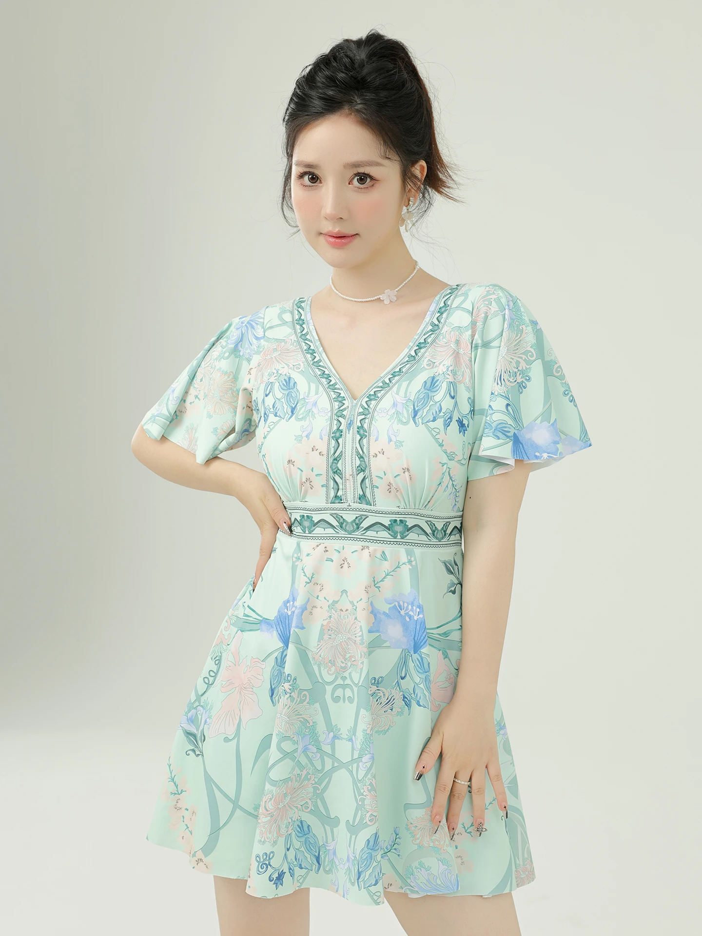 2026 New plus Size  Swimsuit Women's Thermal Spa Slimming Beach Vacation Short Sleeve High End Feeling Swimwear
