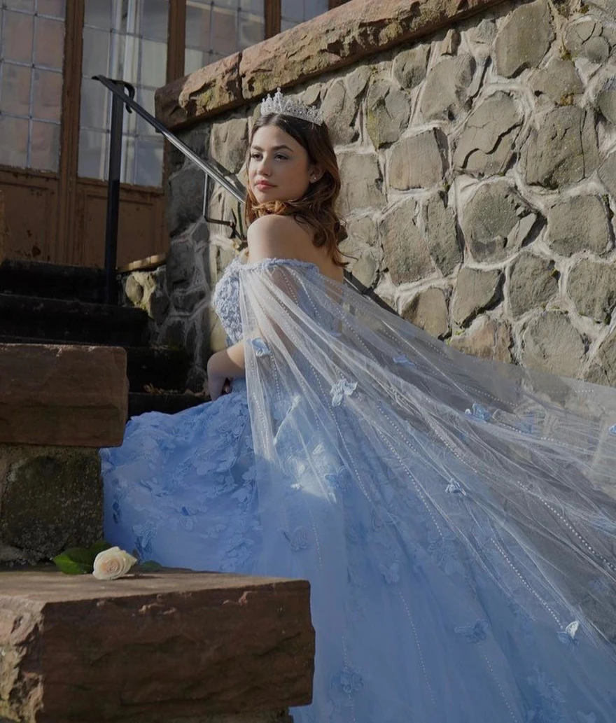 Lorencia-Vestido De quinceañera azul cielo De lujo, traje De baile De quinceañera con apliques De encaje con capa, dulce 16, De 15 Años, YQD69