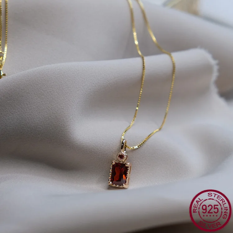 

New S925 pure silver vintage French red zircon necklace with a light luxury and high-end wedding jewelry style