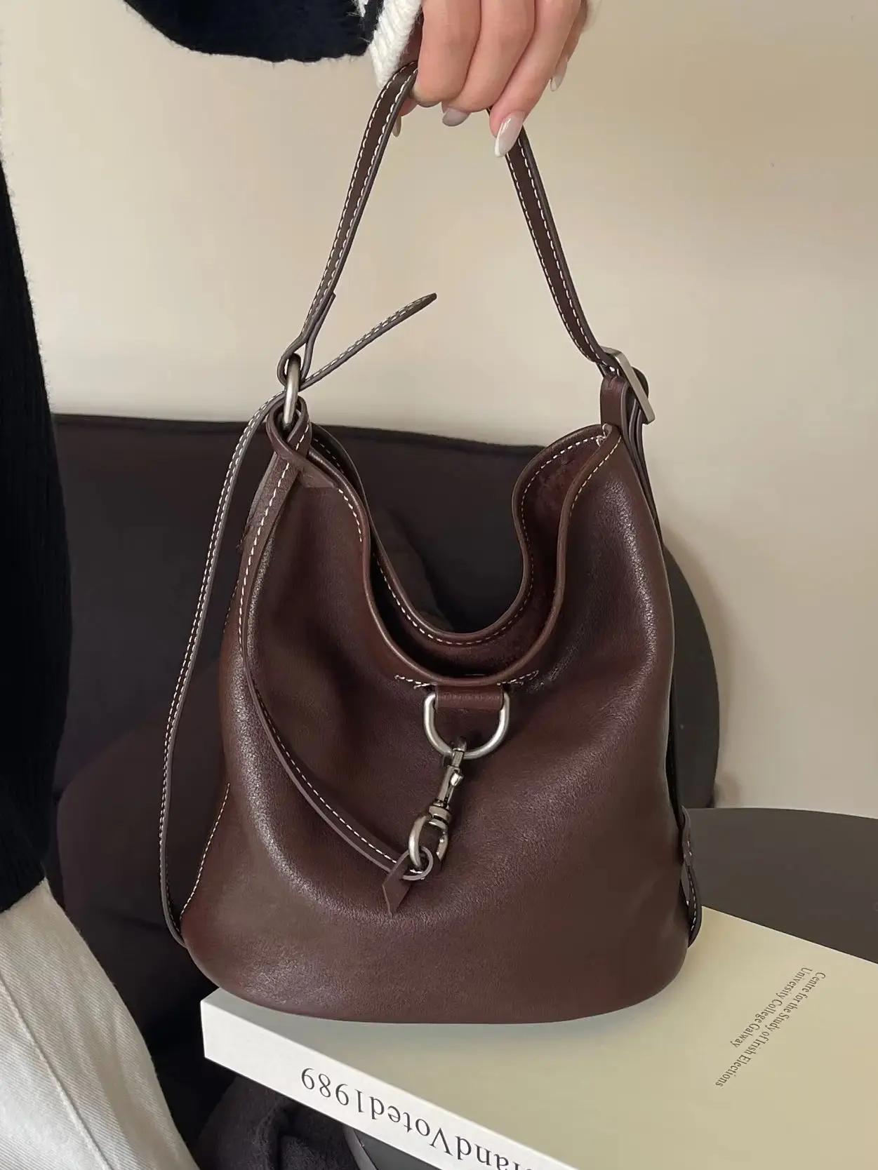 

Новая женская сумка-тоут из натуральной кожи, маленькая сумка-ведро через плечо, люксовый дизайнерский бренд, из воловьей кожи