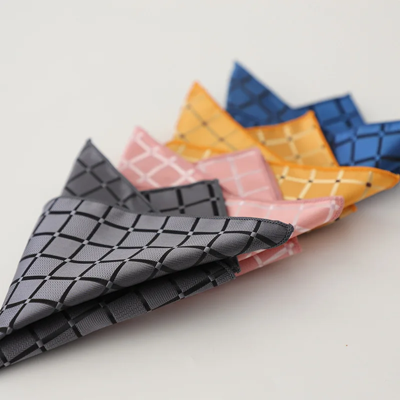 24 ซม.ใหม่อินเทรนด์สีชมพูลายสก๊อตสแควร์ Retro สีน้ําตาลสําหรับผู้ชายหรูหราโพลีเอสเตอร์ทอผ้าเช็ดหน้าอุปกรณ์จัดงานแต่งงาน Cravat ของขวัญ