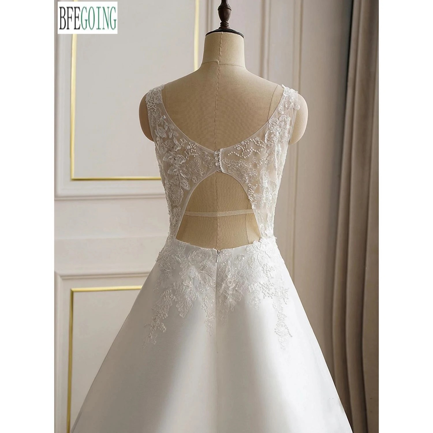 Ivory Lace Appliques Satin A-Line Wedding Dresses Court Train Custom Made Floor-Length Sleeveless Bridal Gowns