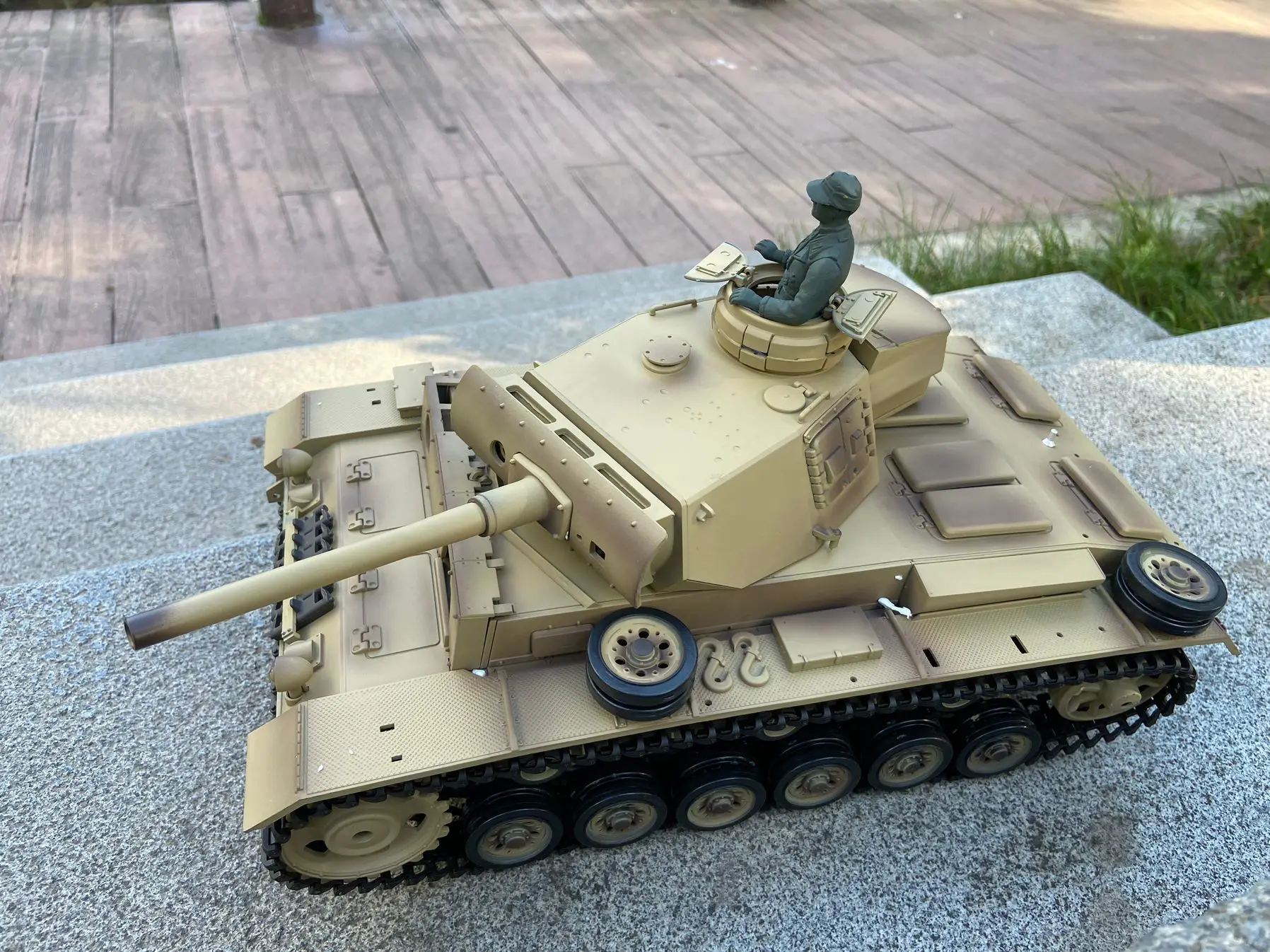 New 7.0 Version 3 L-shaped Medium Tank Vehicle Large 35CM 1:16 Remote Control Tank Tracked Vehicle (Customized Desert Yellow Col