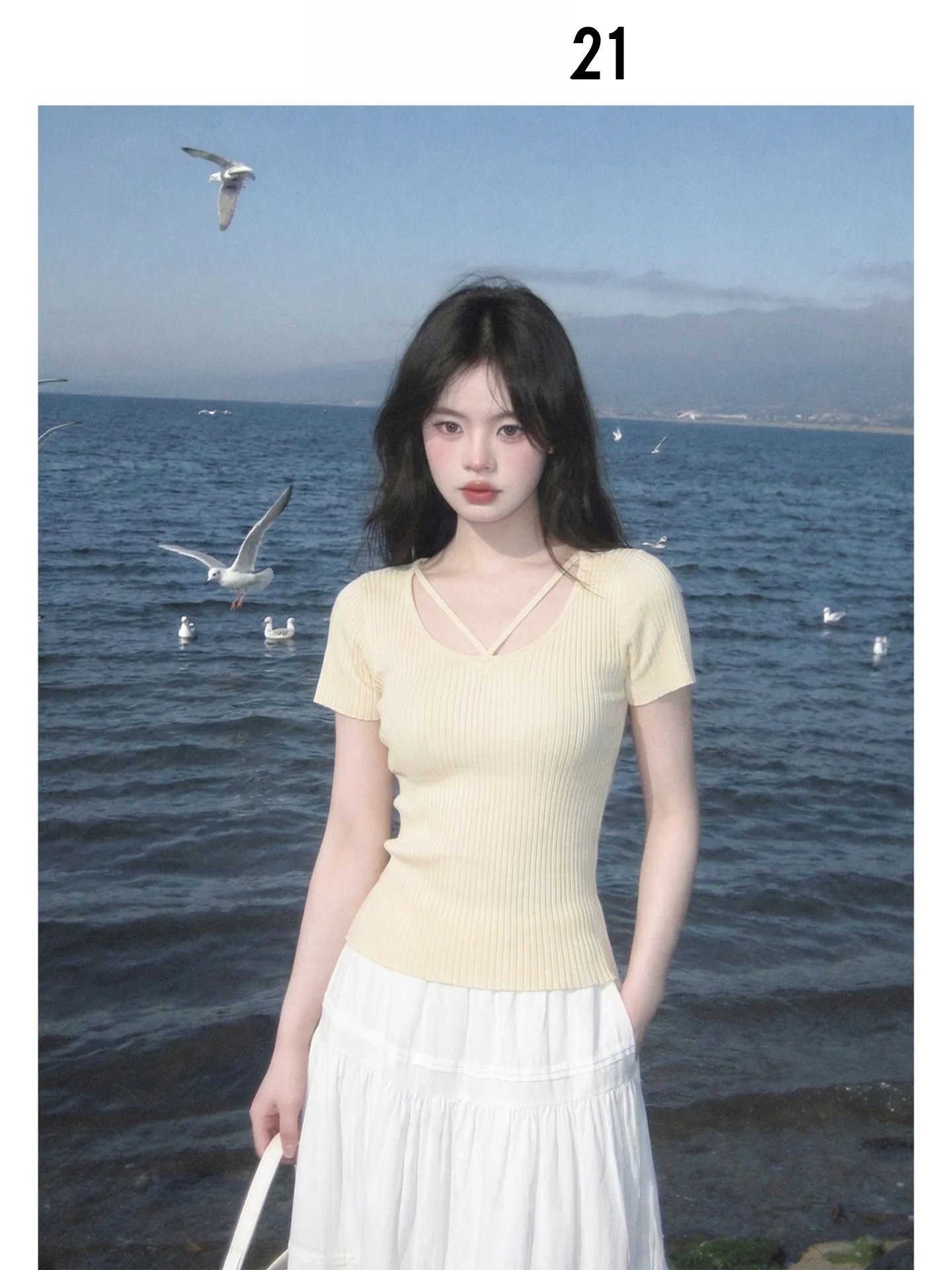 Forever 21 Camiseta de manga corta de punto con cuello en V, color melocotón suave, ajuste ceñido, informal y elegante para mujer, ideal para caminar por la ciudad, ir al trabajo, uso diario y actividades al aire libre.