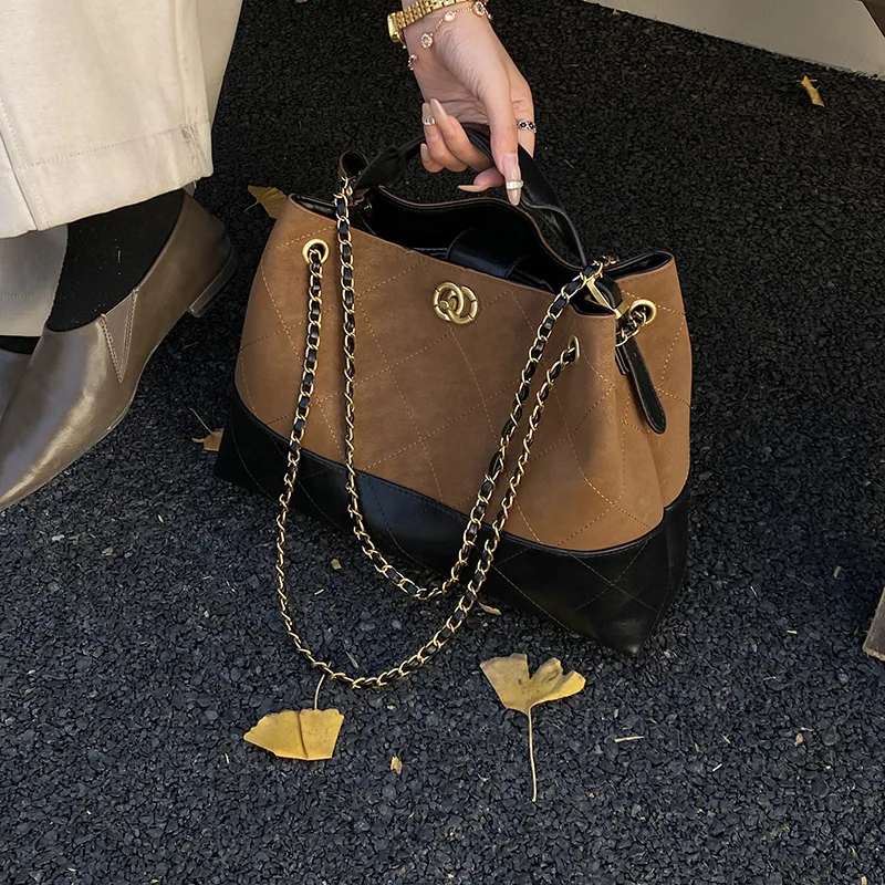 

2025 Winter Large Capacity Bucket Tote Bag for Women Two Tone Casual Shoulder Purse with Chain Strap Crossbody Handbag