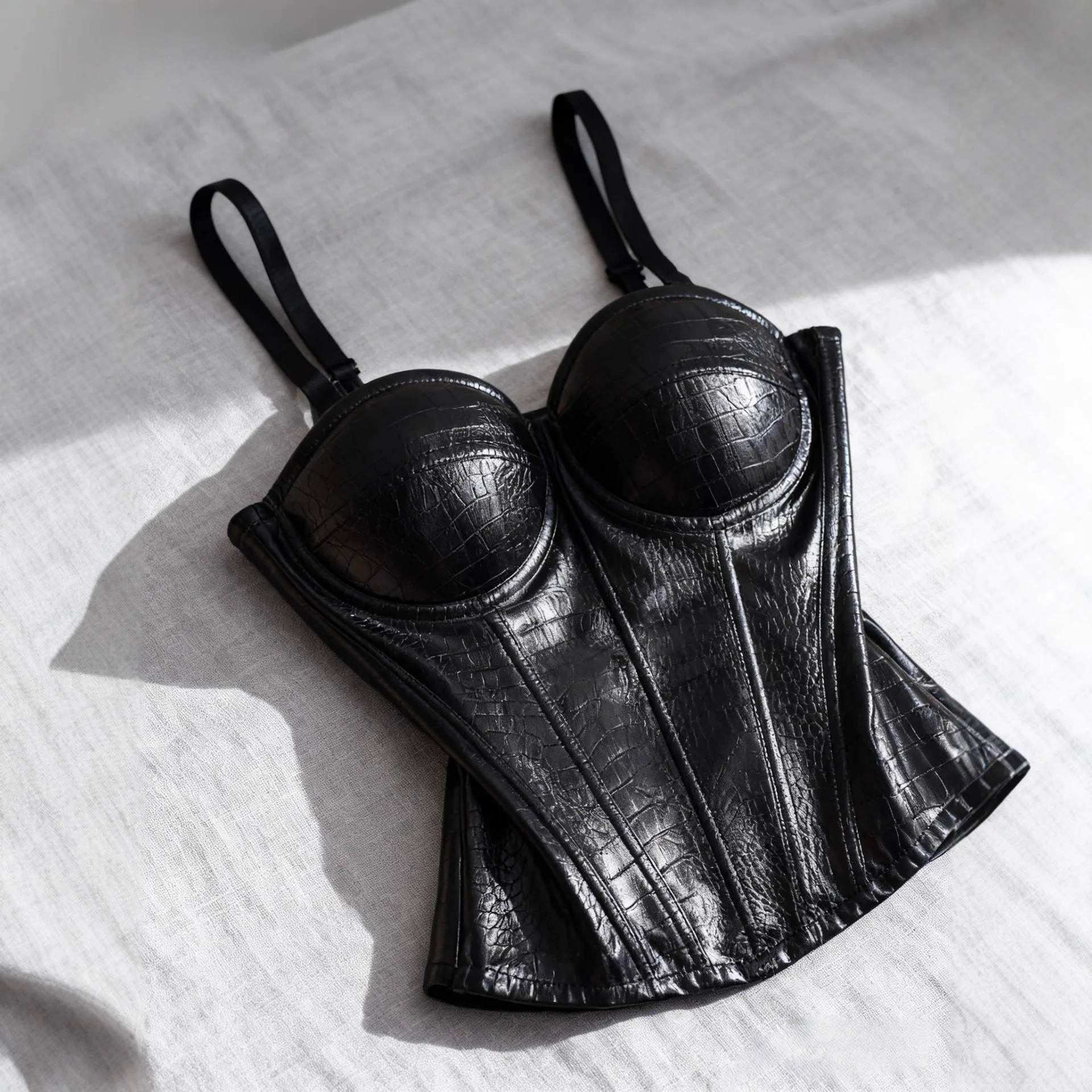 

Women Sleeveless Tops Sexy PU Leather Crop Camis Tops Hot Girl Style Bodycon Leather Sling Vests Fashion Fish Bones For 2026