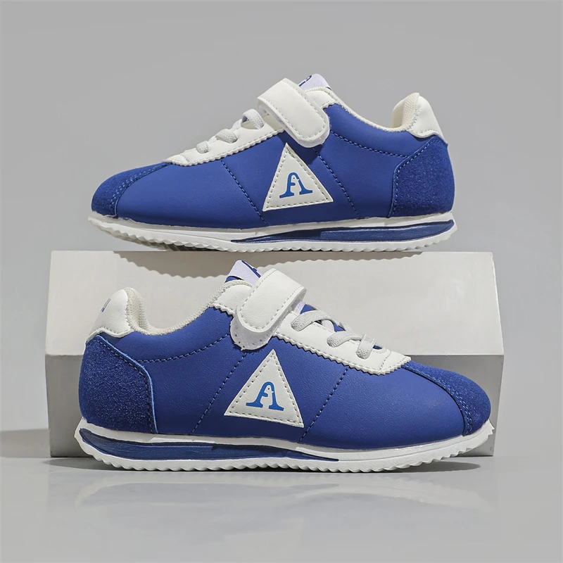 

Детские теннисные туфли с закрытым носком на мягкой подошве, детская повседневная обувь на липучке, осень 2022, новая спортивная обувь для мальчиков и девочек, модная нескользящая обувь