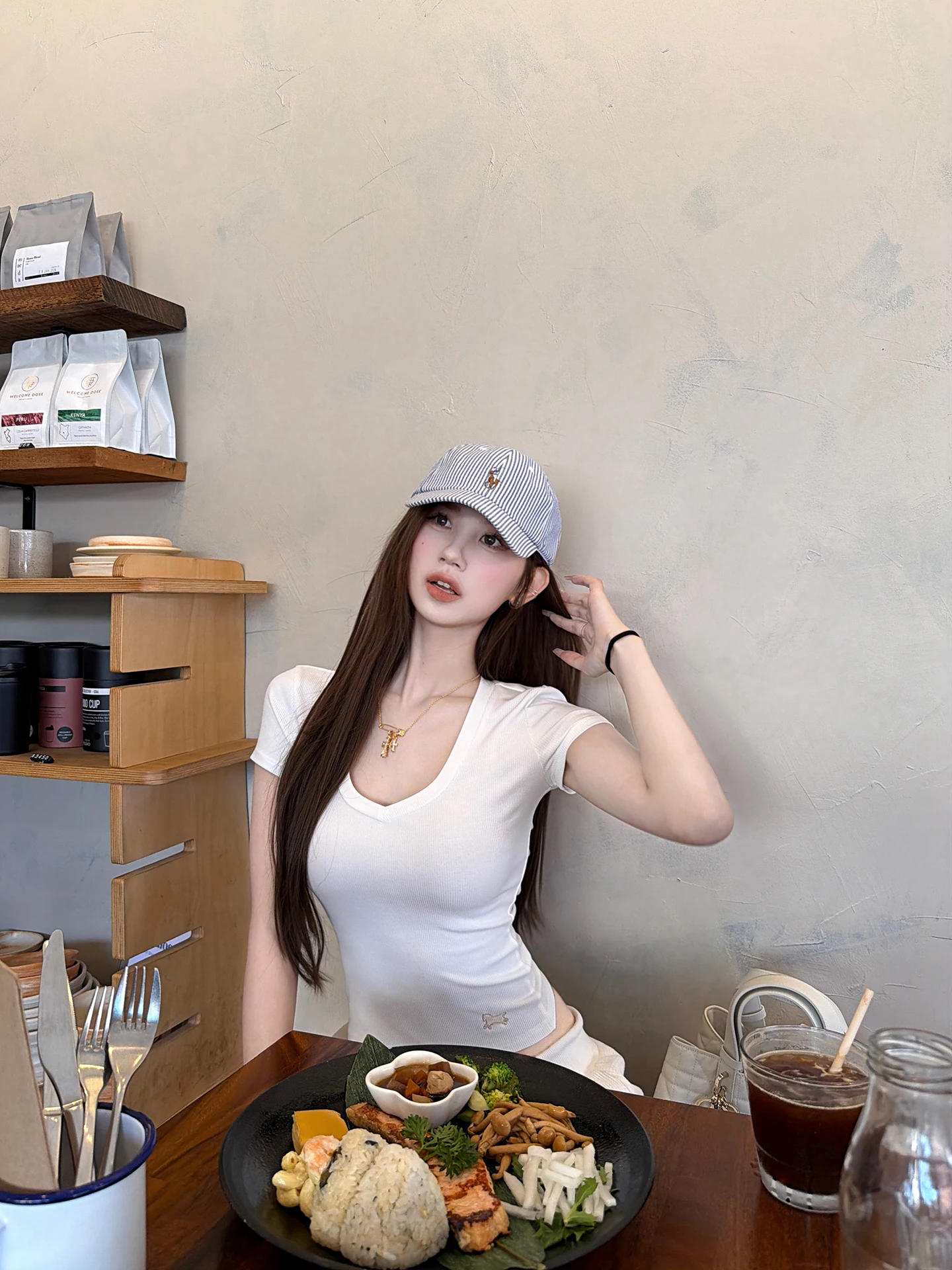

Tongiiuu Slim Fit Short Sleeve V-Neck Printed Knitted T-Shirt Women's Waist-Cinching Casual Style Summer Top