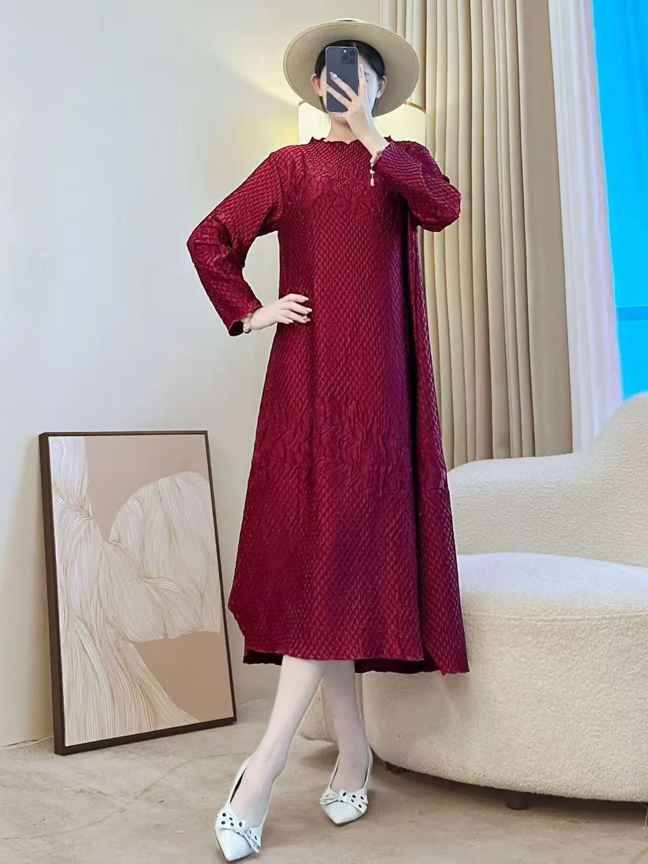 

Miyake Fold 2025 Spring and Autumn New Fold Round Neck Willow Leaf Pattern Solid Color Fashion Loose Women's Casual Dress