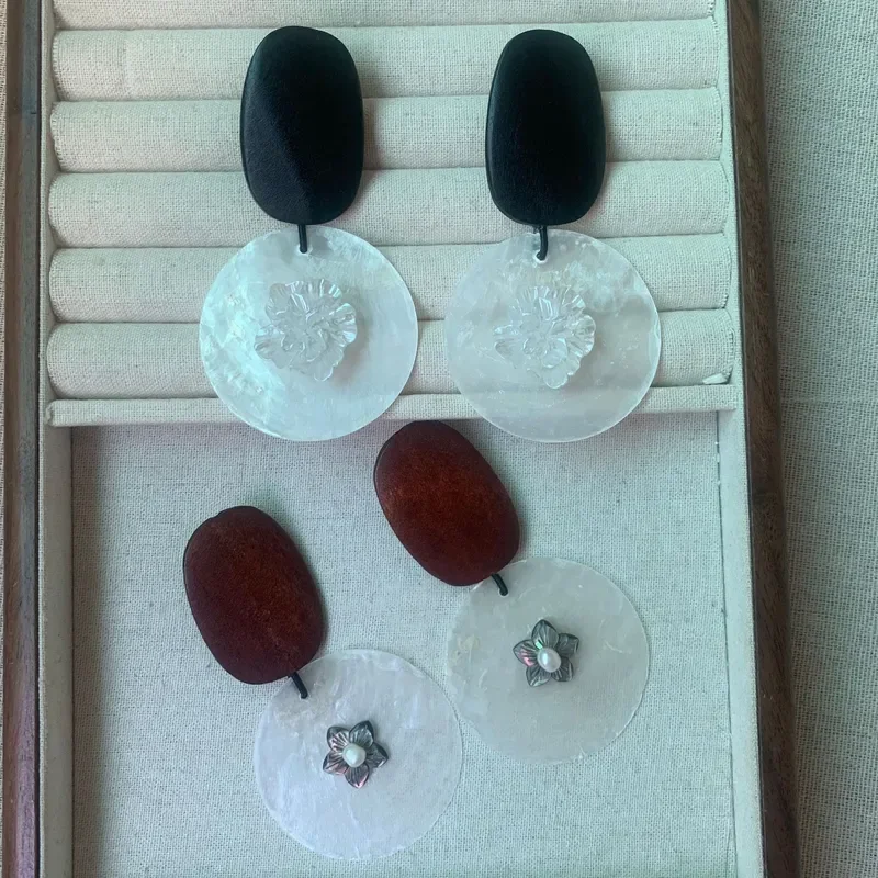Holiday style natural fritillary black saucer shell carved flower pearl earrings wooden earrings exaggerated stud earrings