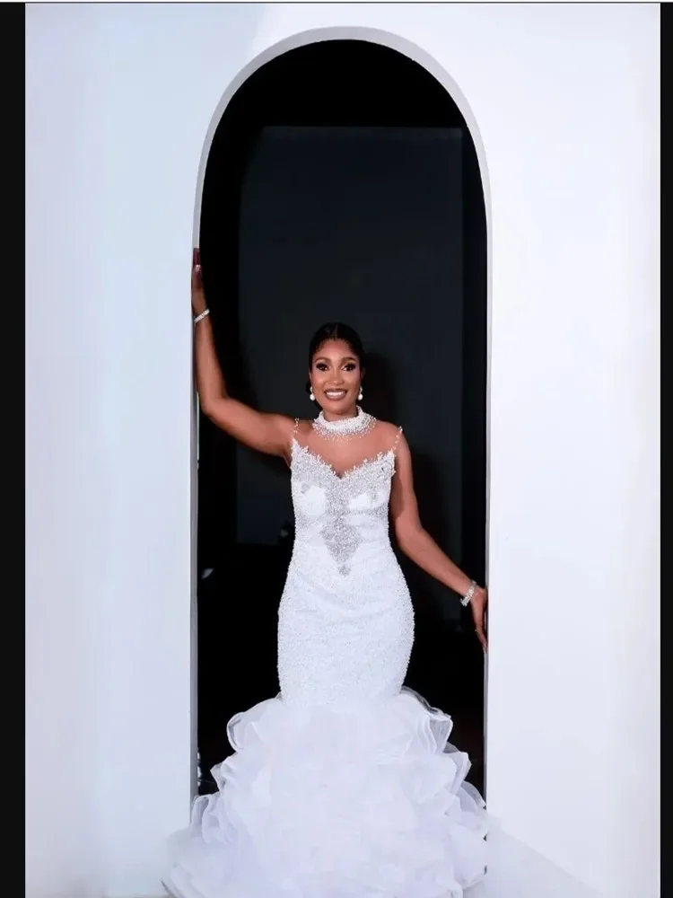 تخصيص الوهم عالية الياقة سباركلي بلورات الخرز فستان الزفاف للعرائس حديقة الكشكشة المتتالية أثواب الزفاف الرسمية