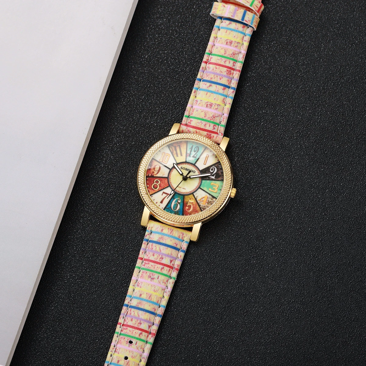 1Pcs Women's Gift Watch Fashion Casual Personality Digital Scale Dial Trendy Temperament Quartz Watch ( Box Not Included)