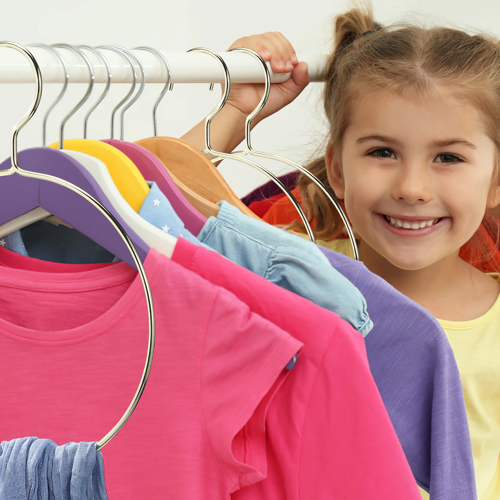 

5Pcs Circular Hangers Metal Clothes Hangers Stylish Design No Burrs Suitable for Home Shops Laundries Round Gold Hanger