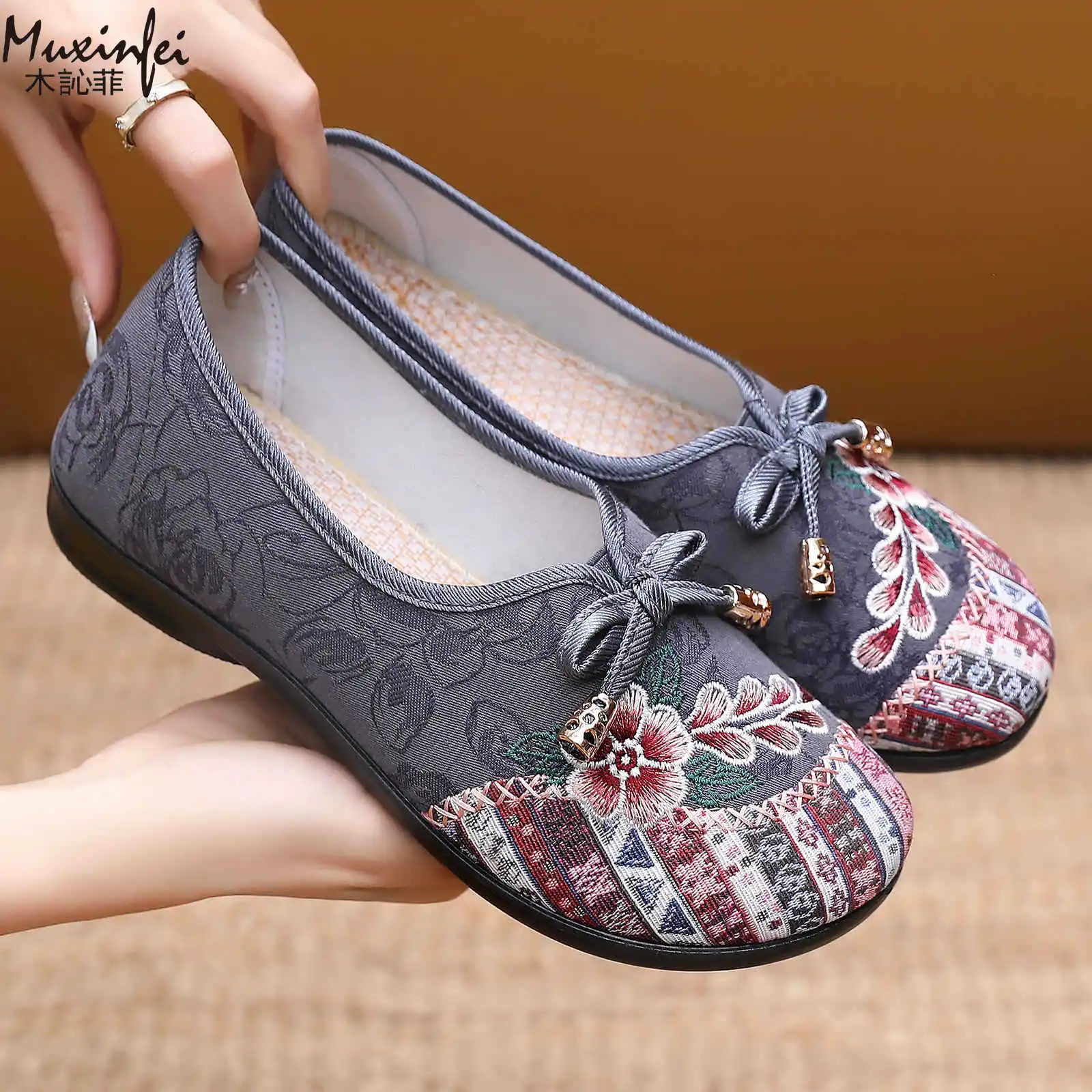 

Women's Shoes Versatile Spring New Embroidered Cloth Shoes Soft Flat Bottom Comfortable Warm Comfortable Casual Women's Shoes