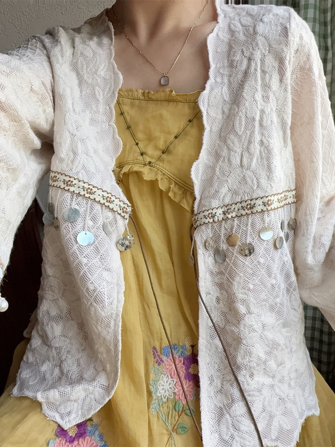 

TIYIHAILEY Vintage Cotton Embroidery Cardigan for Women, Lace Loose Ladies Outerwear, Three Quarter Sleeve, Tassels Coats Bead