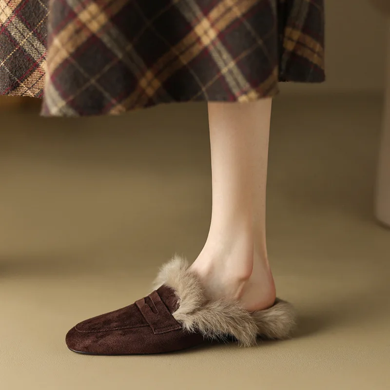 

Women Fur Slippers Plus Size Furry Slip On Loafers Women's French Style Leather Mules Winter Outdoor Slippers Versatile Shoes