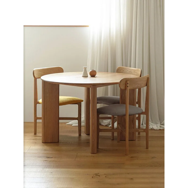 طاولة مستديرة من الخشب الصلب على الطراز الياباني، شقة صغيرة منزلية، طاولة طعام حديثة وبسيطة