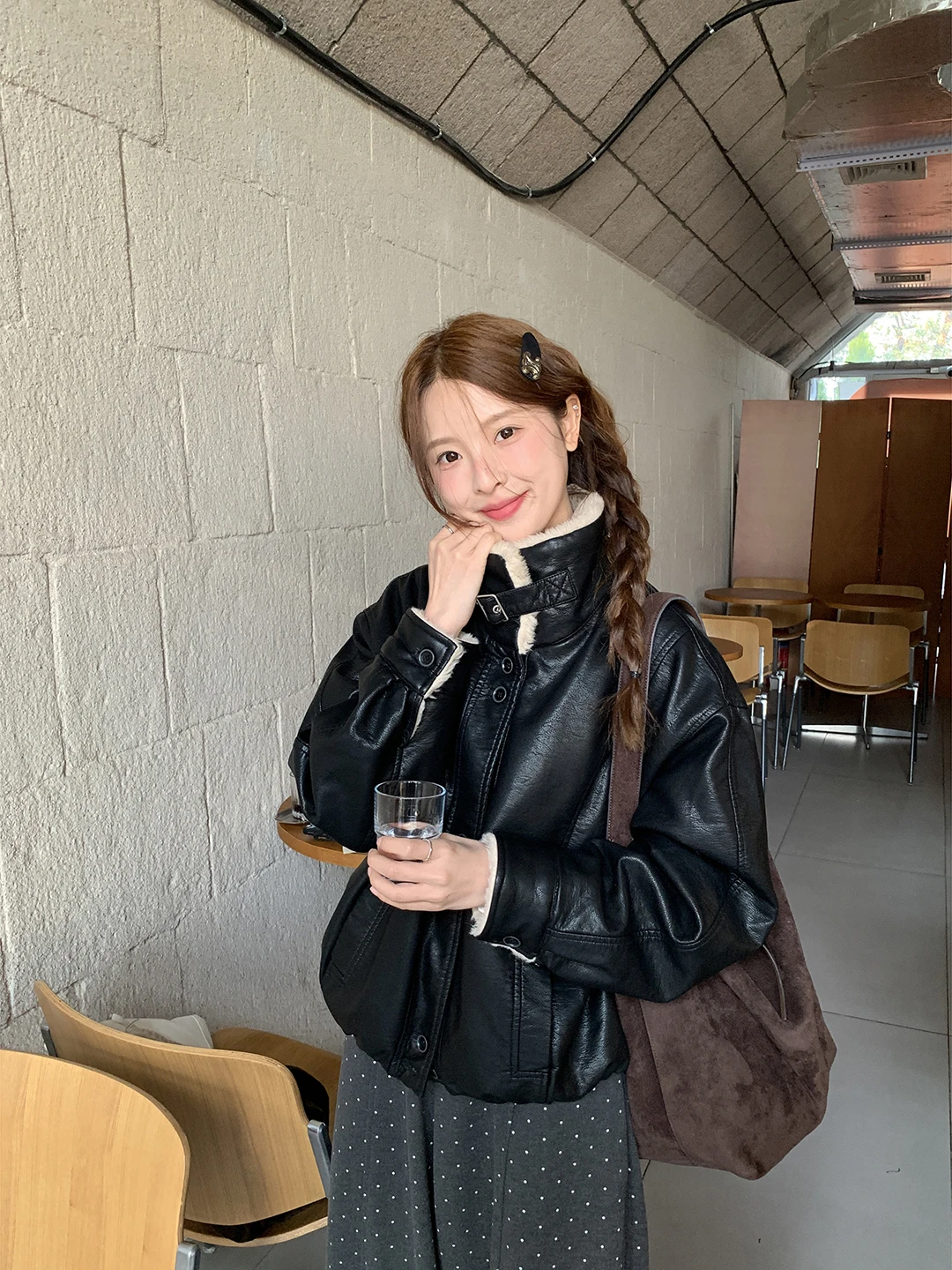 Warmer Pelzkragen Biker-Stil Koreanische Mode Damen Lederjacke Mantel Lang mit Ketten Touristisch Jugendlich Geeignet