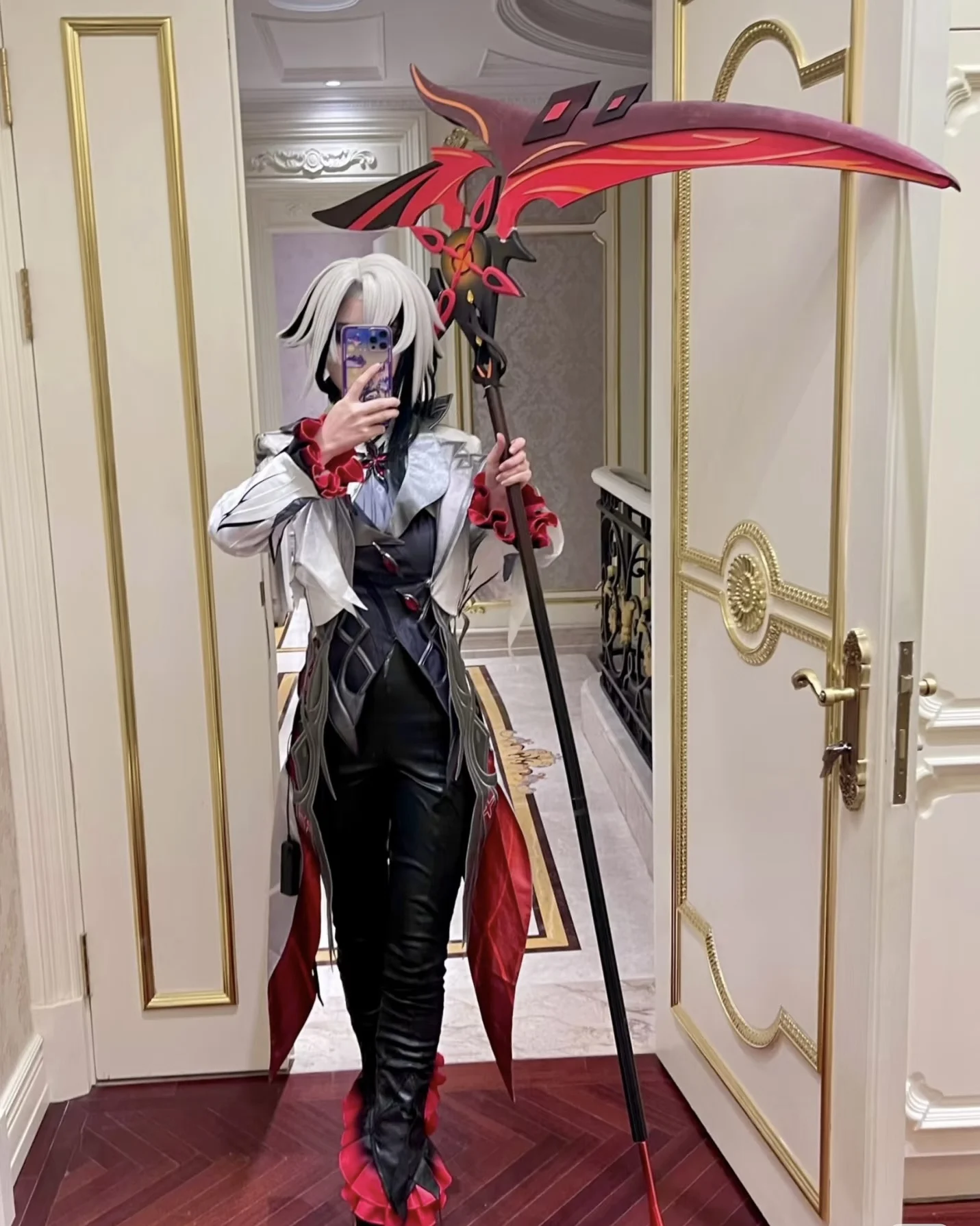 Arlecchino Crimson Moon's Semblance Sickle Spear คอสเพลย์ Props สําหรับงานปาร์ตี้แฟนซีคริสต์มาสฮาโลวีน