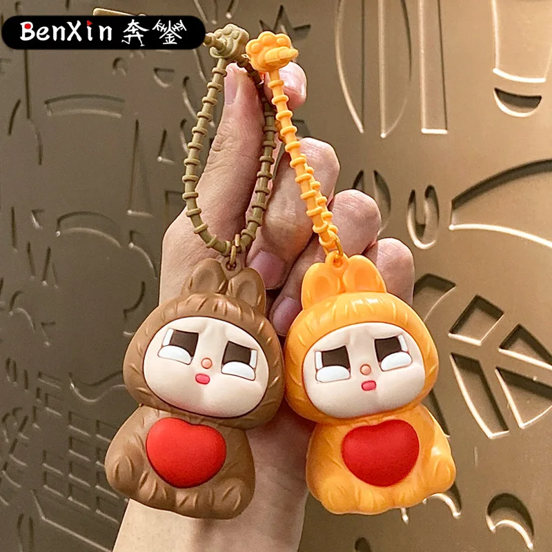 พวงกุญแจกระต่ายน้อยน่ารักร้องไห้ ปี 2025 ช่วยคลายเครียด ใช้เป็นพวงกุญแจกระเป๋าเรียน พวงกุญแจคู่รัก พวงกุญแจรถยนต์ ของขวัญชิ้นเล็กๆ