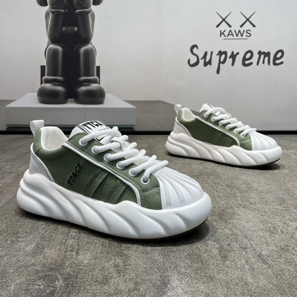 Dad's Shoes Men's 2023 Autumn New Thick Sole Leather Top Trend Versatile Casual Sports Shoes High Elastic Soft Sole Shoes