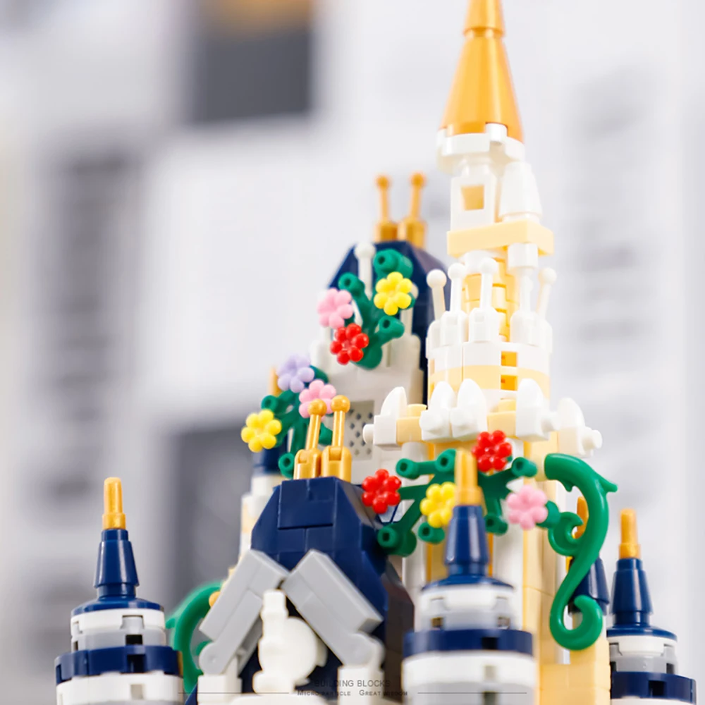 미니어처 성 블록 세트: 꽃 장식이 된 공주 성 모델, 어린이와 성인 모두에게 적합한 홈 데코 선물