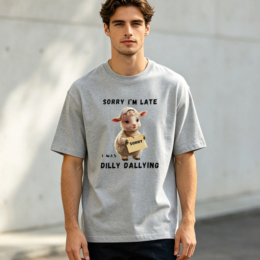 Sorry I’m Late I Was Dilly Dallying Note Holding Sheep Men Summer Cotton T Shirt Relatable Lazy Cute Animal Graphic Daily Top