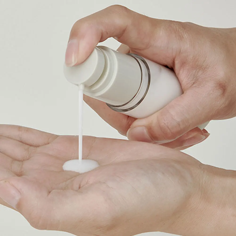 

4pcs Travel Sub Bottles 30mL Spray 15mL Emulsion Random Color Leakproof Reusable Cosmetics Containers Toiletry Perfume