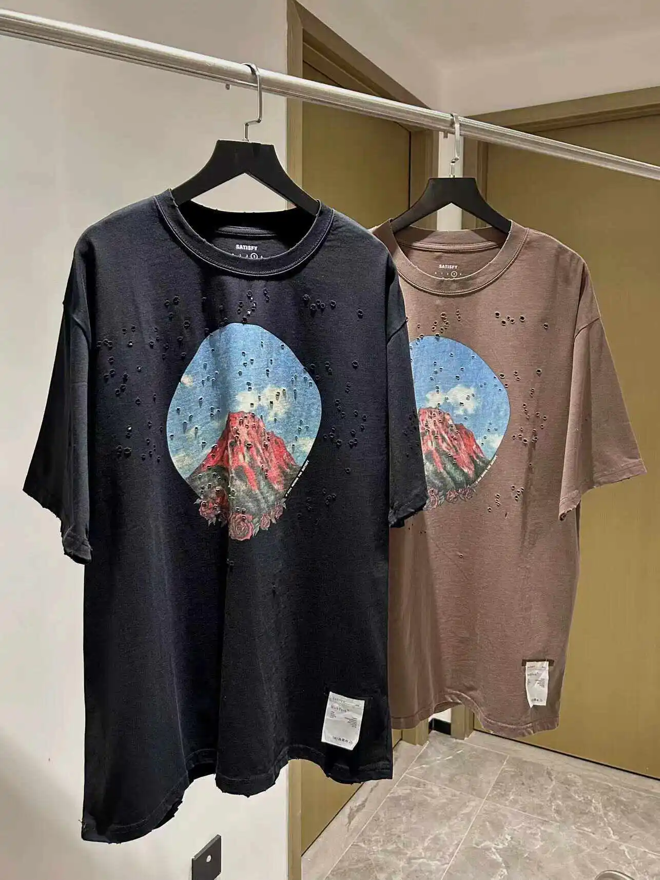 

Satisfy running washed hole jogging sports volcano rose print washed cotton short-sleeved T-shirt