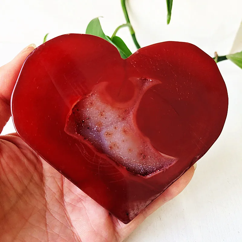 Natural Stone Red Agate Slice Geode Crystal Chips Love Heart Room Decoration Home And Gemstone Carnelian Ornaments Reiki Healing