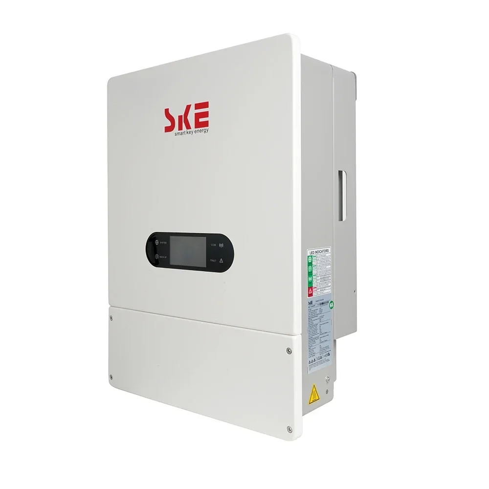 อินเวอร์เตอร์พลังงานแสงอาทิตย์แบบไฮบริดสามเฟส SKE 10KW 380V 400V คลื่นไซน์บริสุทธิ์ IP65 ระบบแบตเตอรี่ 48V สำหรับพลังงานทดแทน