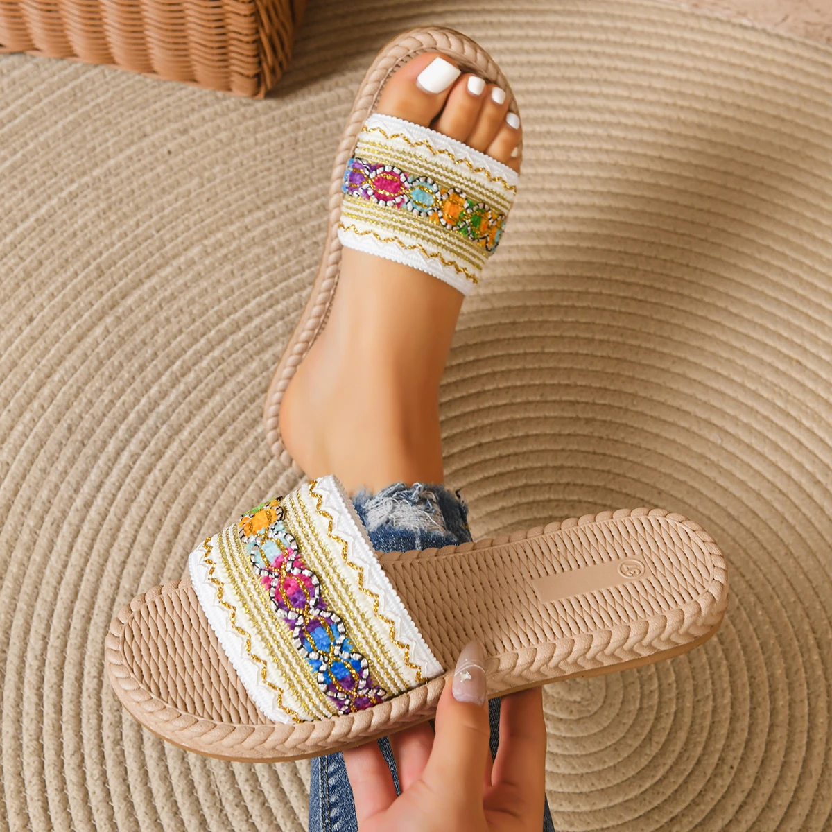 

Женские уличные шлепанцы, дизайнерские туфли на плоской подошве, женские сандалии больших размеров в богемном этническом стиле, модные пляжные шлепанцы с кисточками, женские сабо